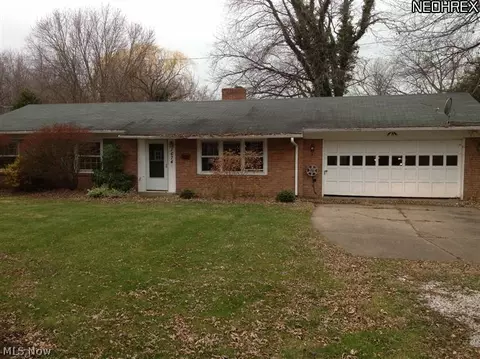 1674 Meadows Rd, Madison, OH 44057 photo 2