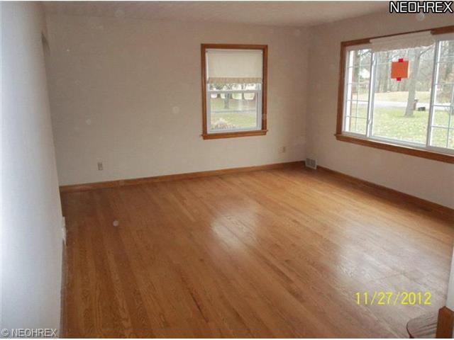 5630 Dailey Rd, Akron, OH 44319 photo 2