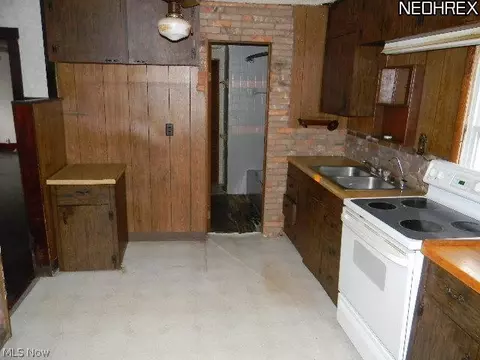202 Turner Dr, Chardon, OH 44024 photo 2