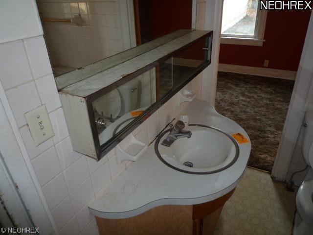 486 Lamont St, Akron, OH 44305 photo 4