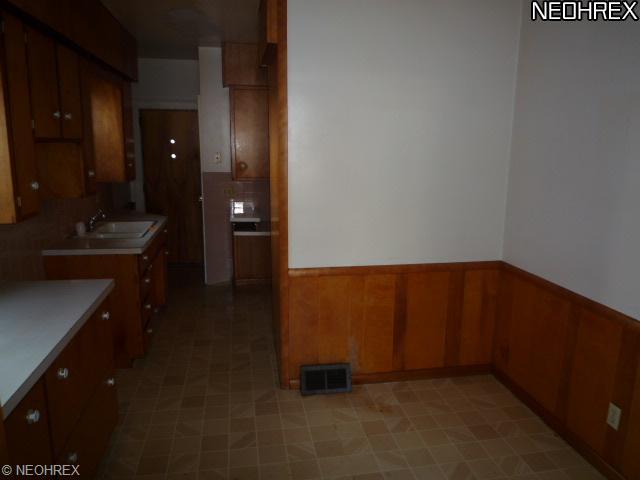 486 Lamont St, Akron, OH 44305 photo 8