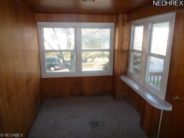 486 Lamont St, Akron, OH 44305 photo 2