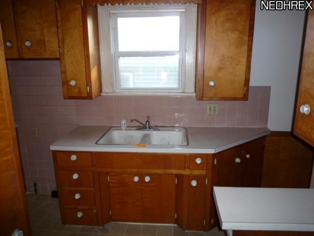 486 Lamont St, Akron, OH 44305 photo 6