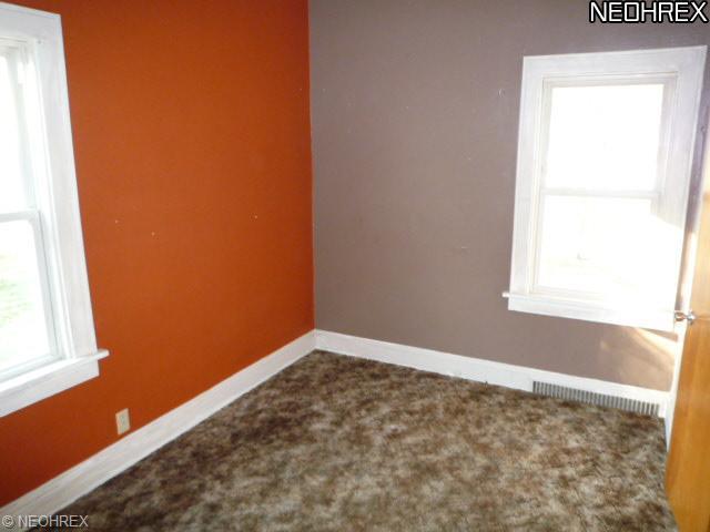 486 Lamont St, Akron, OH 44305 photo 5