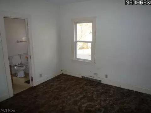 486 Lamont St, Akron, OH 44305 photo 4