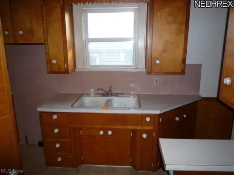 486 Lamont St, Akron, OH 44305 photo 8