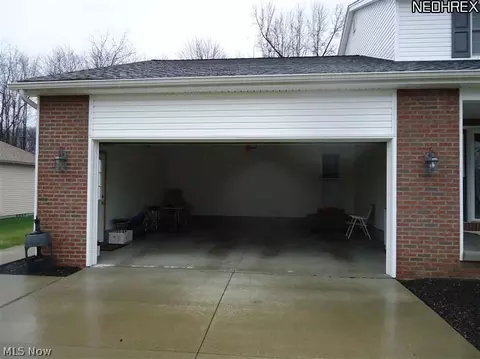 801 Mulberry Ln, Youngstown, OH 44512 photo 3