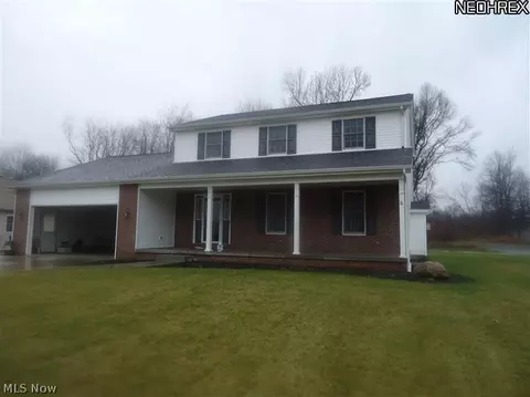 801 Mulberry Ln, Youngstown, OH 44512 photo 1
