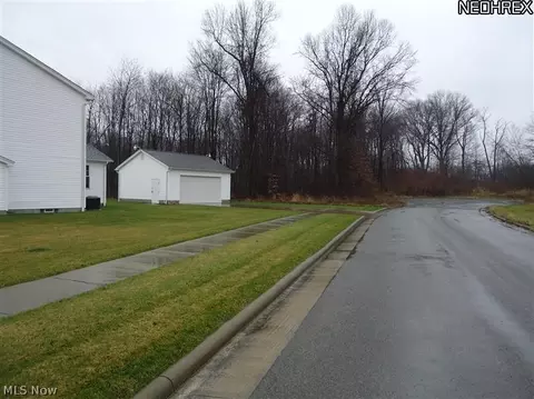 801 Mulberry Ln, Youngstown, OH 44512 photo 4