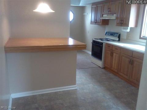 1874 E 31st St, Lorain, OH 44055 photo 2