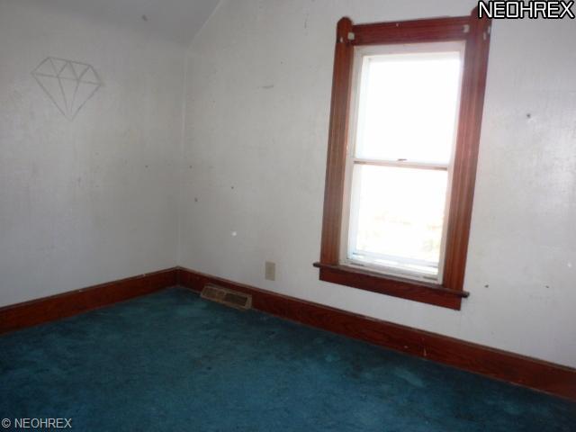 125 Bell Ave, Elyria, OH 44035 photo 9