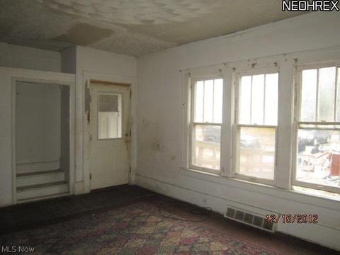 145 Vesper St, Akron, OH 44310 photo 3