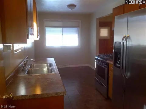 5205 Milo Ave, Maple Heights, OH 44137 photo 2