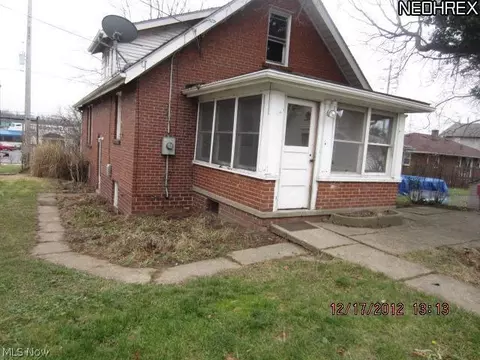 563 E Waterloo Rd, Akron, OH 44319 photo 1
