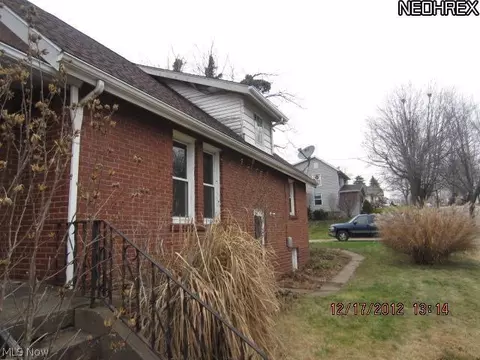563 E Waterloo Rd, Akron, OH 44319 photo 2