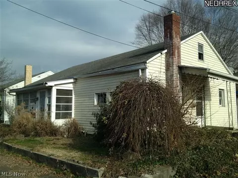 316 Abbott Ct, Coshocton, OH 43812 photo 2