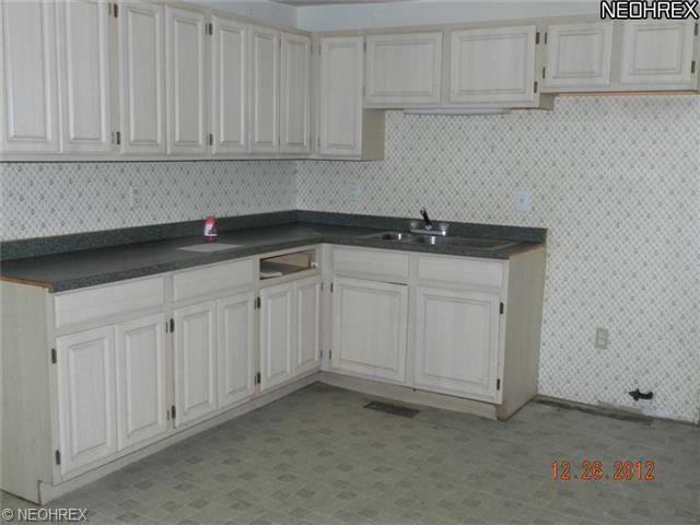 258 Concord Ave, Elyria, OH 44035 photo 2