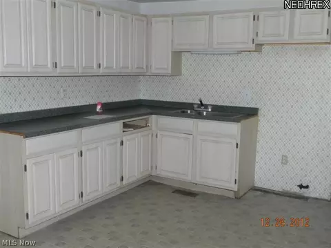 258 Concord Ave, Elyria, OH 44035 photo 2