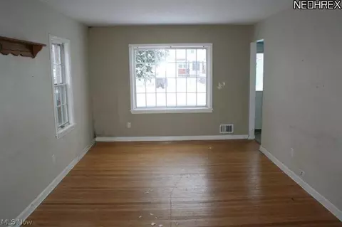 765 E 254, Euclid, OH 44132 photo 2