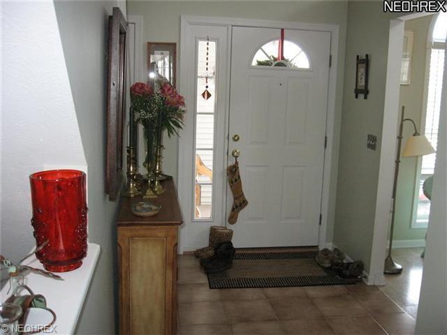 457 Shadowbrook Cir, Aurora, OH 44202 photo 2