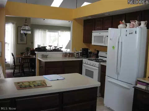 457 Shadowbrook Cir, Aurora, OH 44202 photo 3