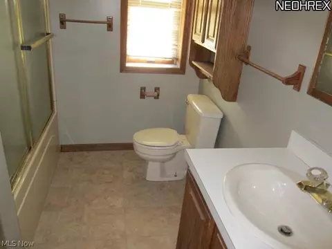 2118 Pine Ridge Dr, Wickliffe, OH 44092 photo 10
