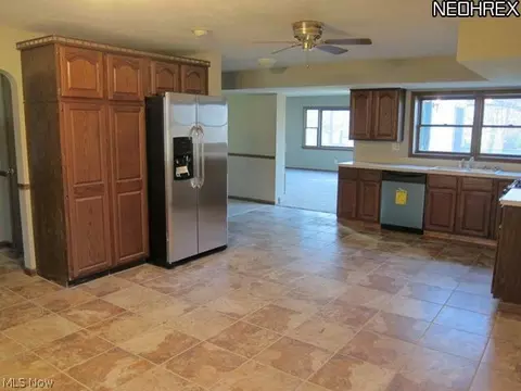 2118 Pine Ridge Dr, Wickliffe, OH 44092 photo 6