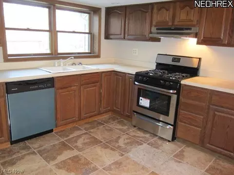 2118 Pine Ridge Dr, Wickliffe, OH 44092 photo 7