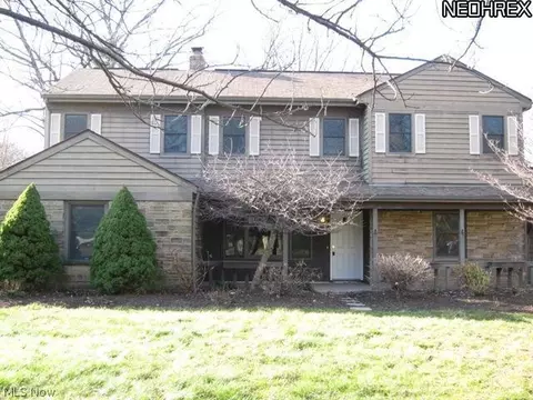 2118 Pine Ridge Dr, Wickliffe, OH 44092 photo 1
