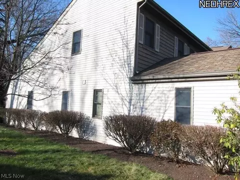 2118 Pine Ridge Dr, Wickliffe, OH 44092 photo 2