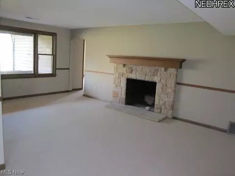 2118 Pine Ridge Dr, Wickliffe, OH 44092 photo 4