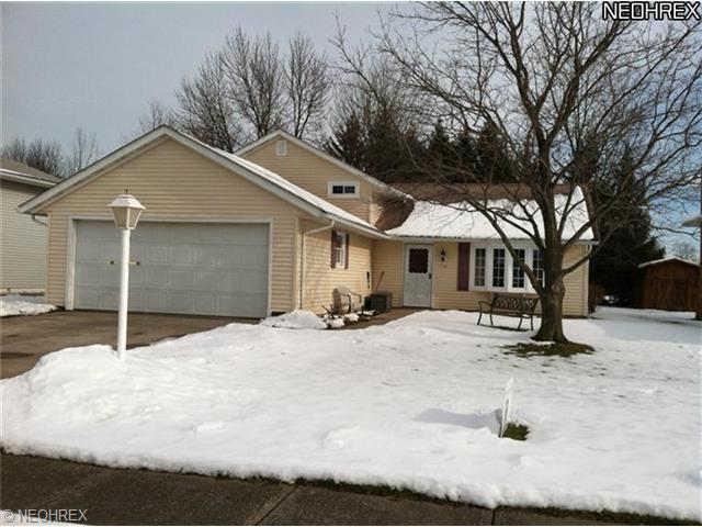 124 Valley Forge Cir, Elyria, OH 44035 photo 1