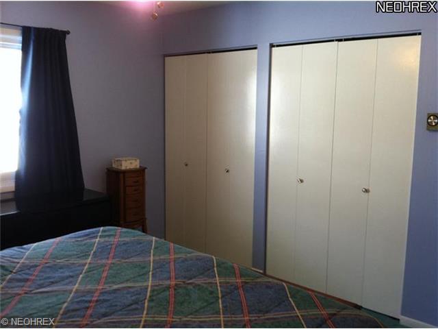 124 Valley Forge Cir, Elyria, OH 44035 photo 5