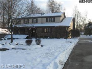 1530 Barbie Dr, Youngstown, OH 44512 photo 2