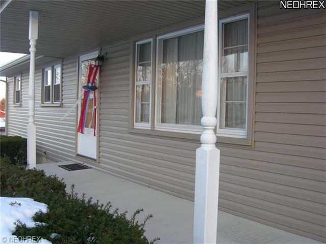 578 Audrey Ln, Struthers, OH 44471 photo 4