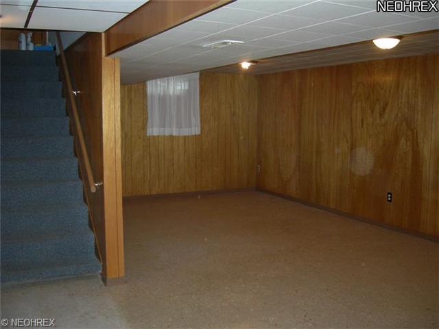 578 Audrey Ln, Struthers, OH 44471 photo 1