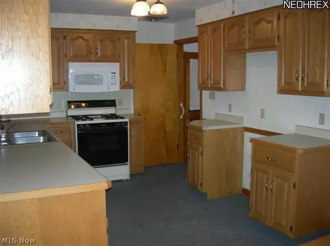 578 Audrey Ln, Struthers, OH 44471 photo 4