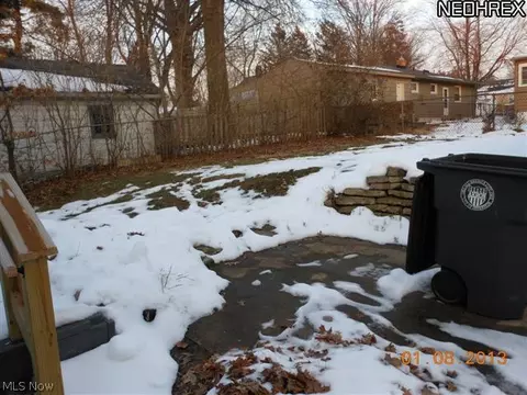 807 Kickapoo Ave, Akron, OH 44305 photo 3