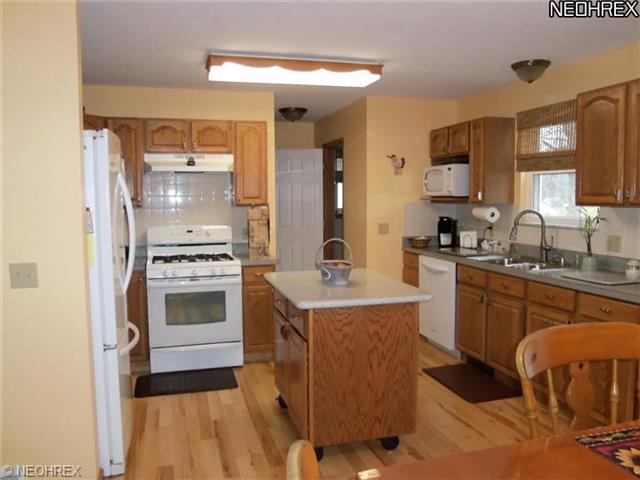 36877 Stevens Blvd, Willoughby, OH 44094 photo 5