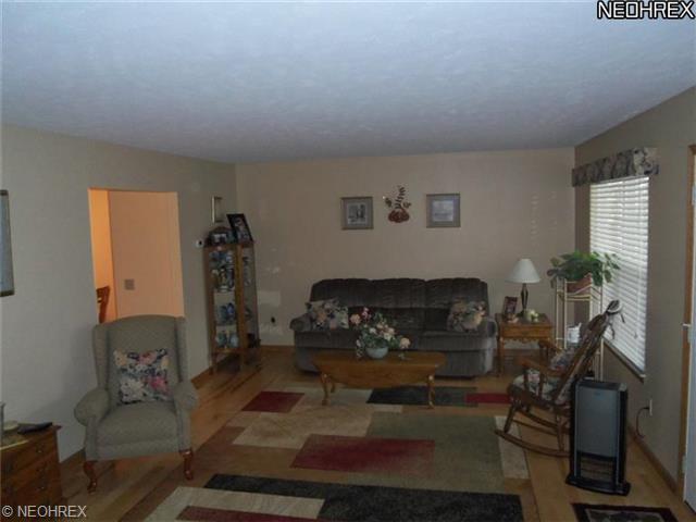 36877 Stevens Blvd, Willoughby, OH 44094 photo 2