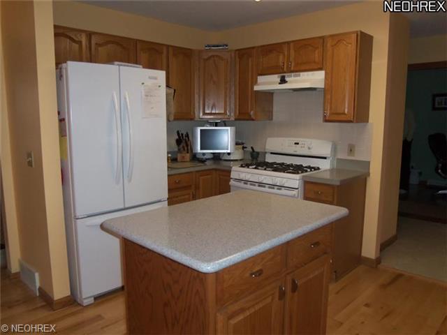 36877 Stevens Blvd, Willoughby, OH 44094 photo 6