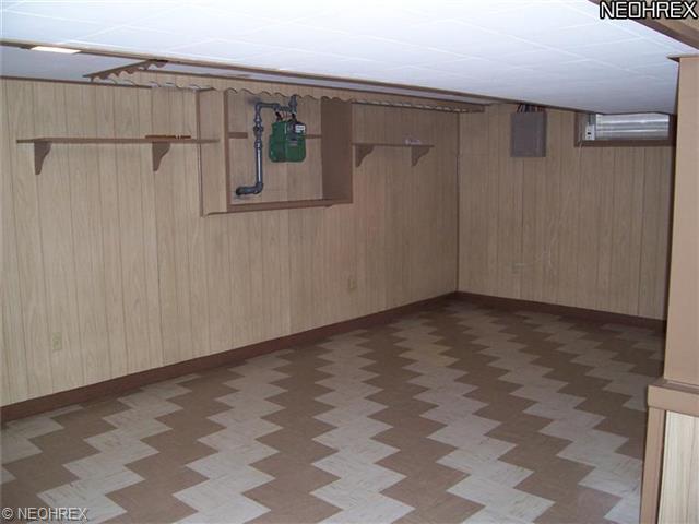 413 Tudor Ln, Youngstown, OH 44512 photo 13