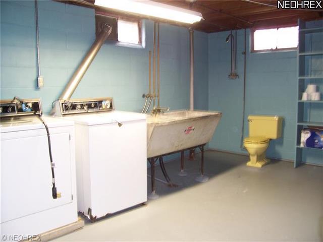 413 Tudor Ln, Youngstown, OH 44512 photo 16