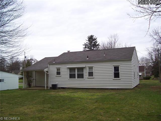 413 Tudor Ln, Youngstown, OH 44512 photo 2