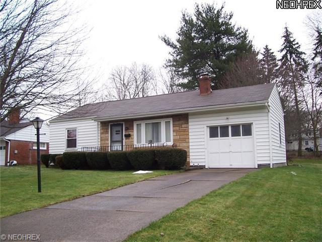 413 Tudor Ln, Youngstown, OH 44512 photo 1