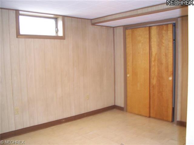 413 Tudor Ln, Youngstown, OH 44512 photo 12
