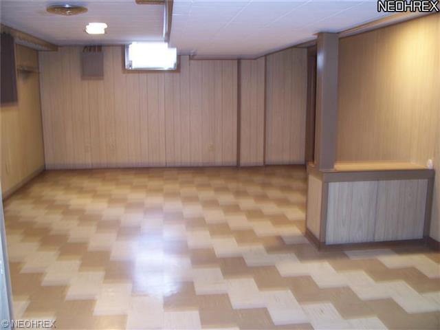 413 Tudor Ln, Youngstown, OH 44512 photo 14