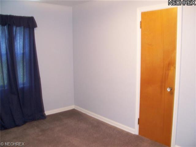 413 Tudor Ln, Youngstown, OH 44512 photo 11