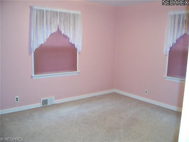 413 Tudor Ln, Youngstown, OH 44512 photo 10
