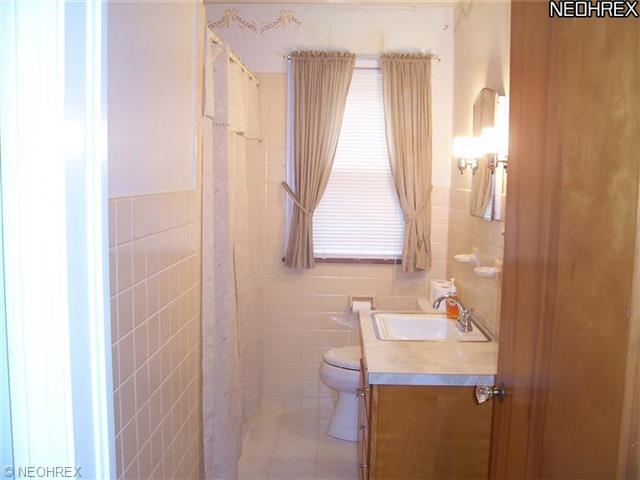 413 Tudor Ln, Youngstown, OH 44512 photo 8